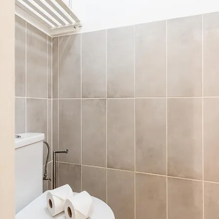 1 Bdr Large Terrace *