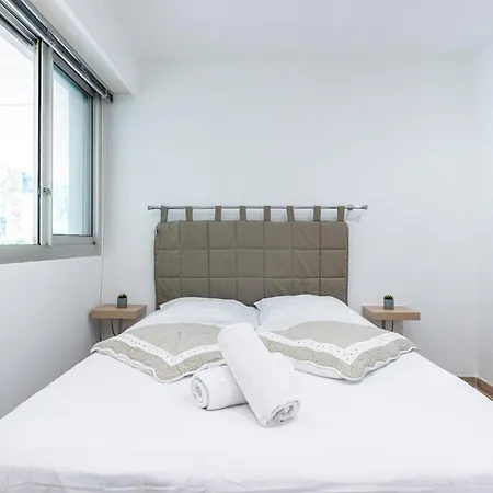 1 Bdr Large Terrace