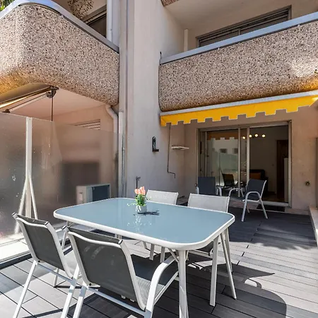 1 Bdr Large Terrace *