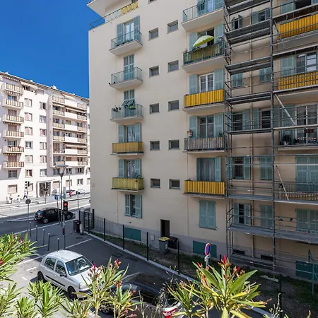 דירה 1 Bdr Large Terrace *