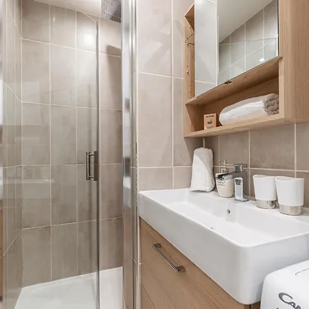 1 Bdr Large Terrace