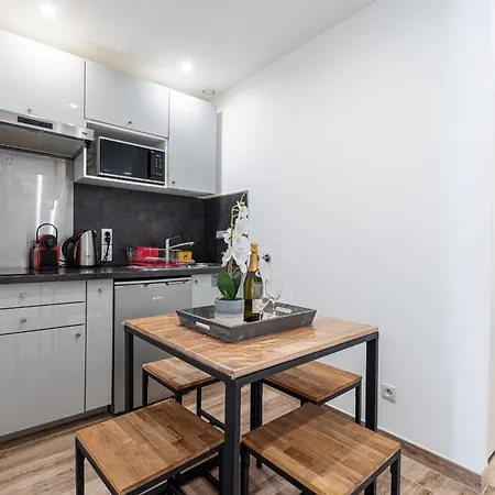 1 Bdr Large Terrace דירה *