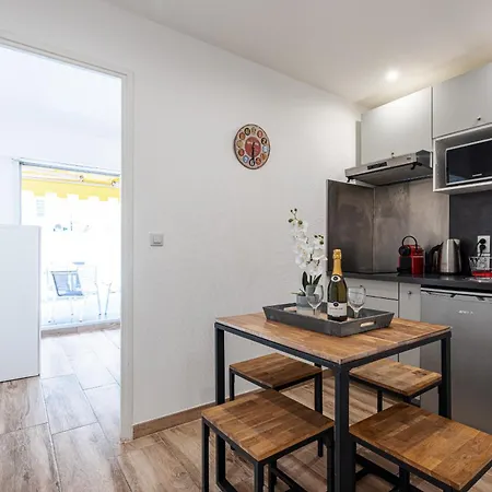 1 Bdr Large Terrace דירה *